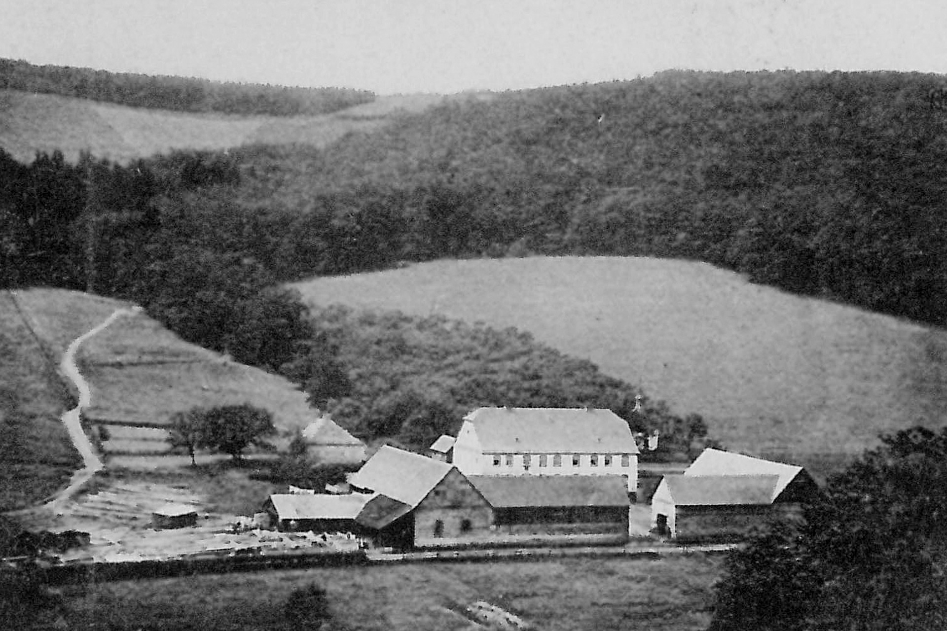 Historisches Foto der alten Mühle auf Gut Hanxleden in schwarz-weiß